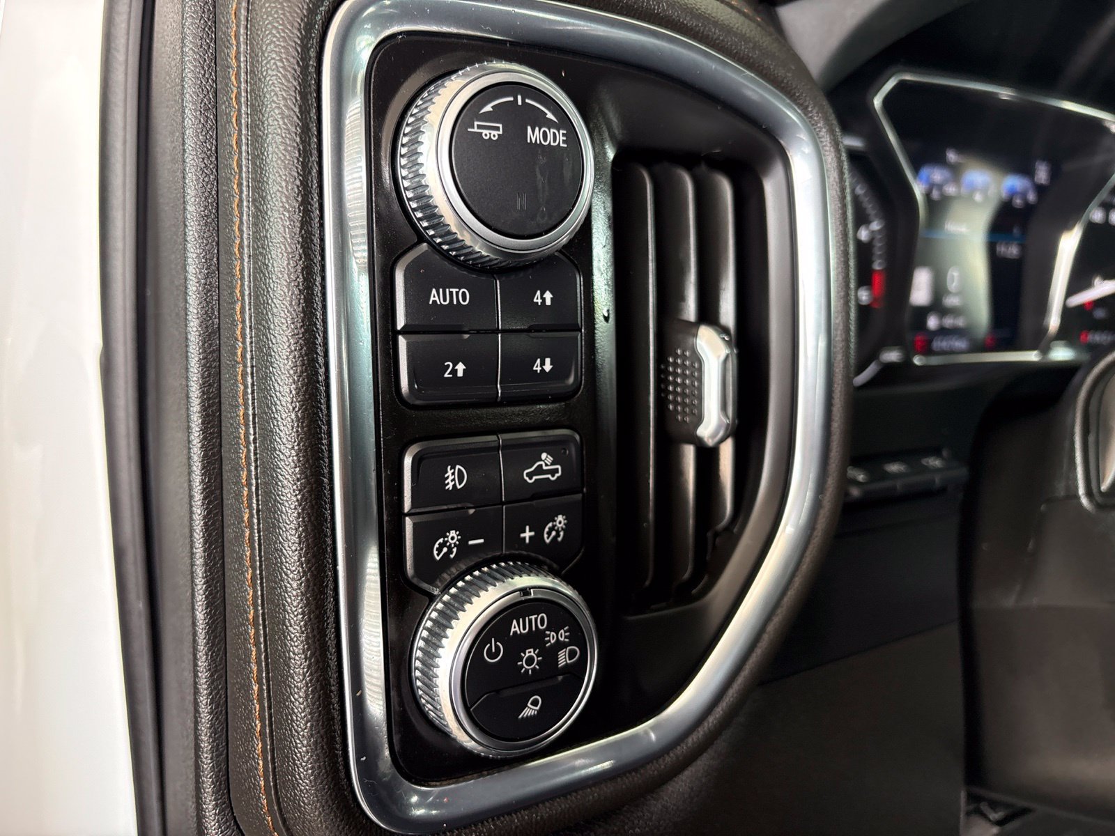 Used 2022 GMC Sierra 2500 AT4 w/ AT4 Premium Plus Package AWD/4WD image 16