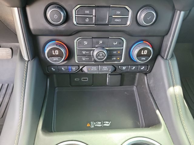 Used 2022 Chevrolet Suburban Premier AWD/4WD image 36