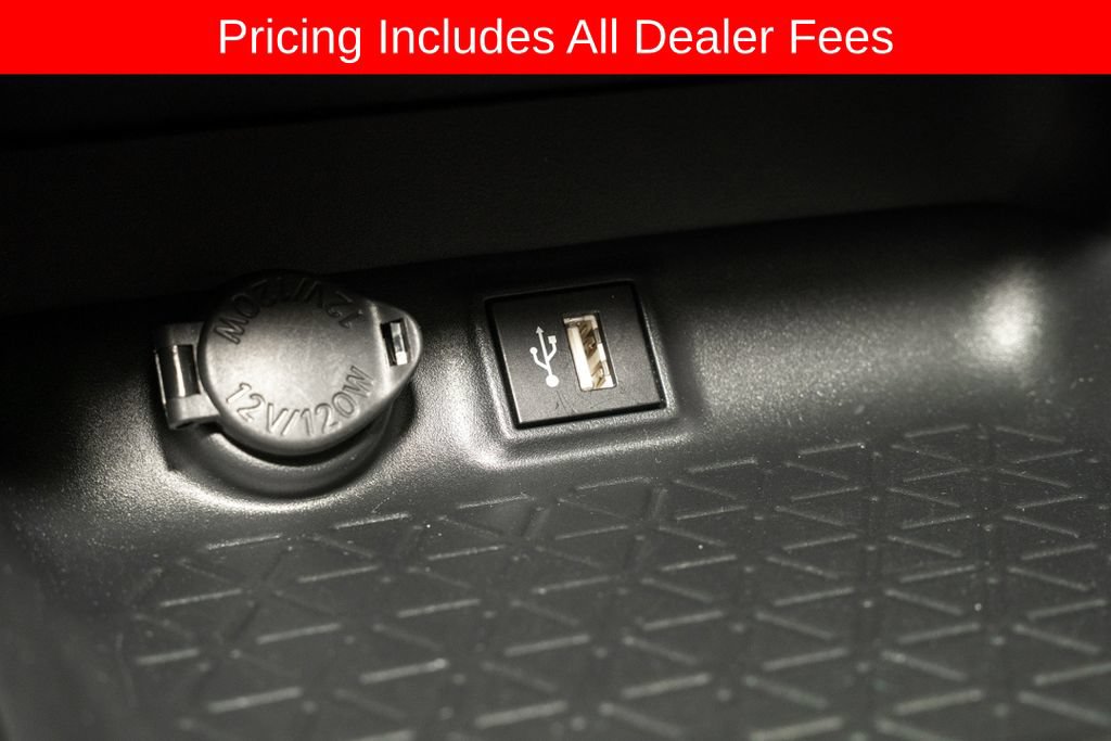 Used 2025 Toyota RAV4 XLE AWD/4WD image 14