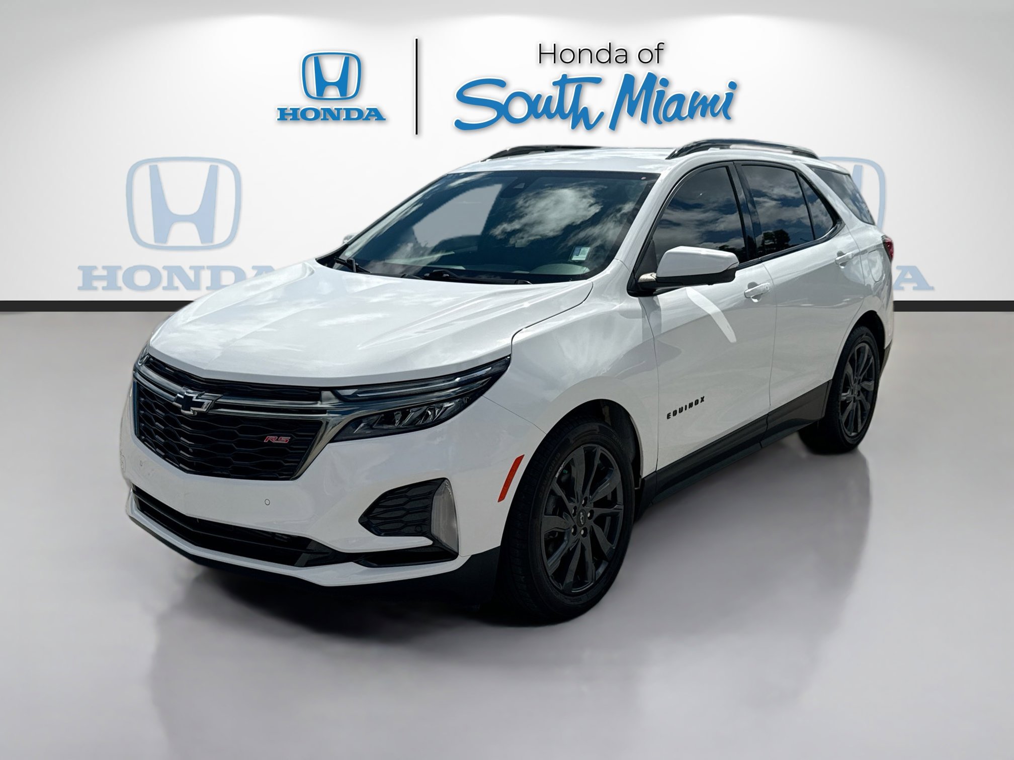 Used 2022 Chevrolet Equinox RS w/ RS Leather Package image 3