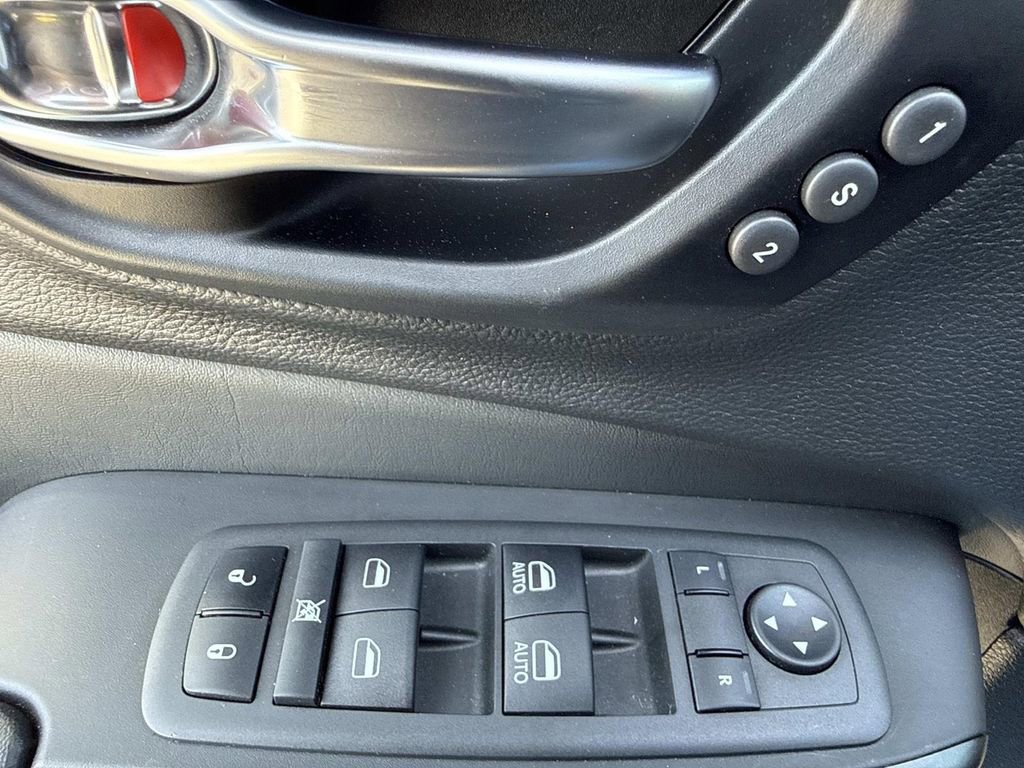 Used 2022 Jeep Cherokee Trailhawk w/ Sound & Nav Group image 19