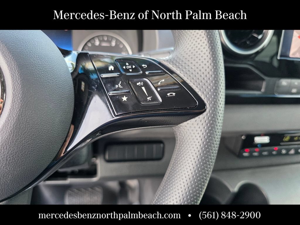 Used 2025 Mercedes-Benz Sprinter 2500 image 18