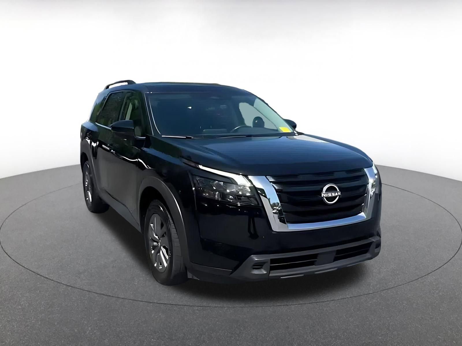 Used 2025 Nissan Pathfinder SV FWD image 3