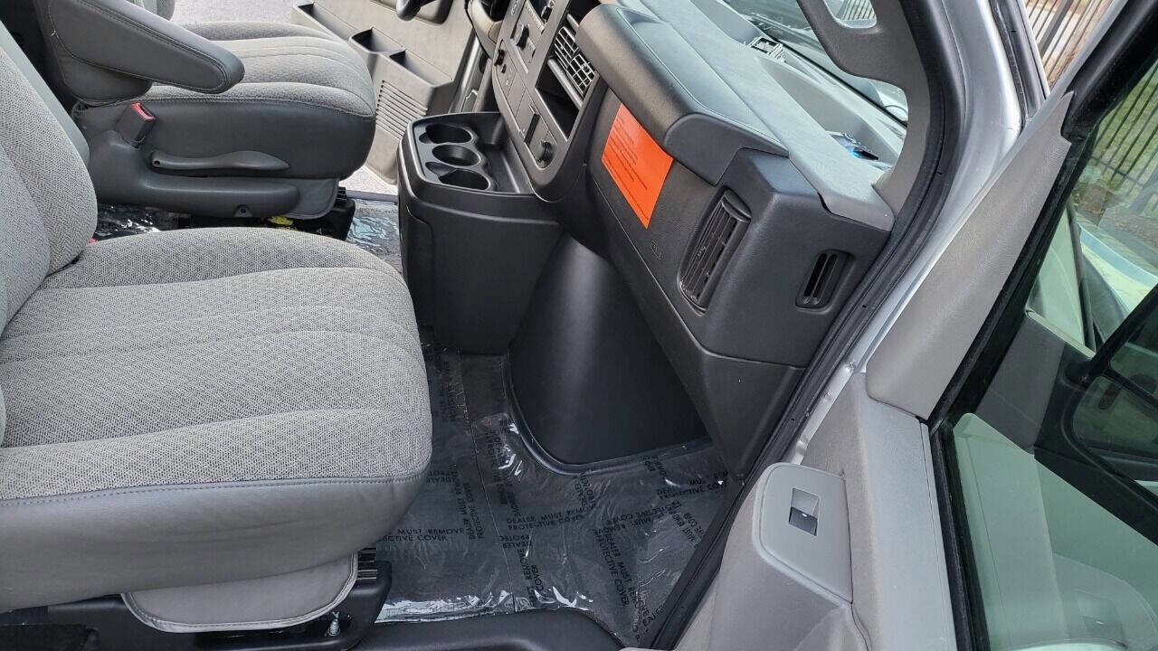 Used 2018 Chevrolet Express 3500 LT w/ LT Preferred Equipment Group image 16