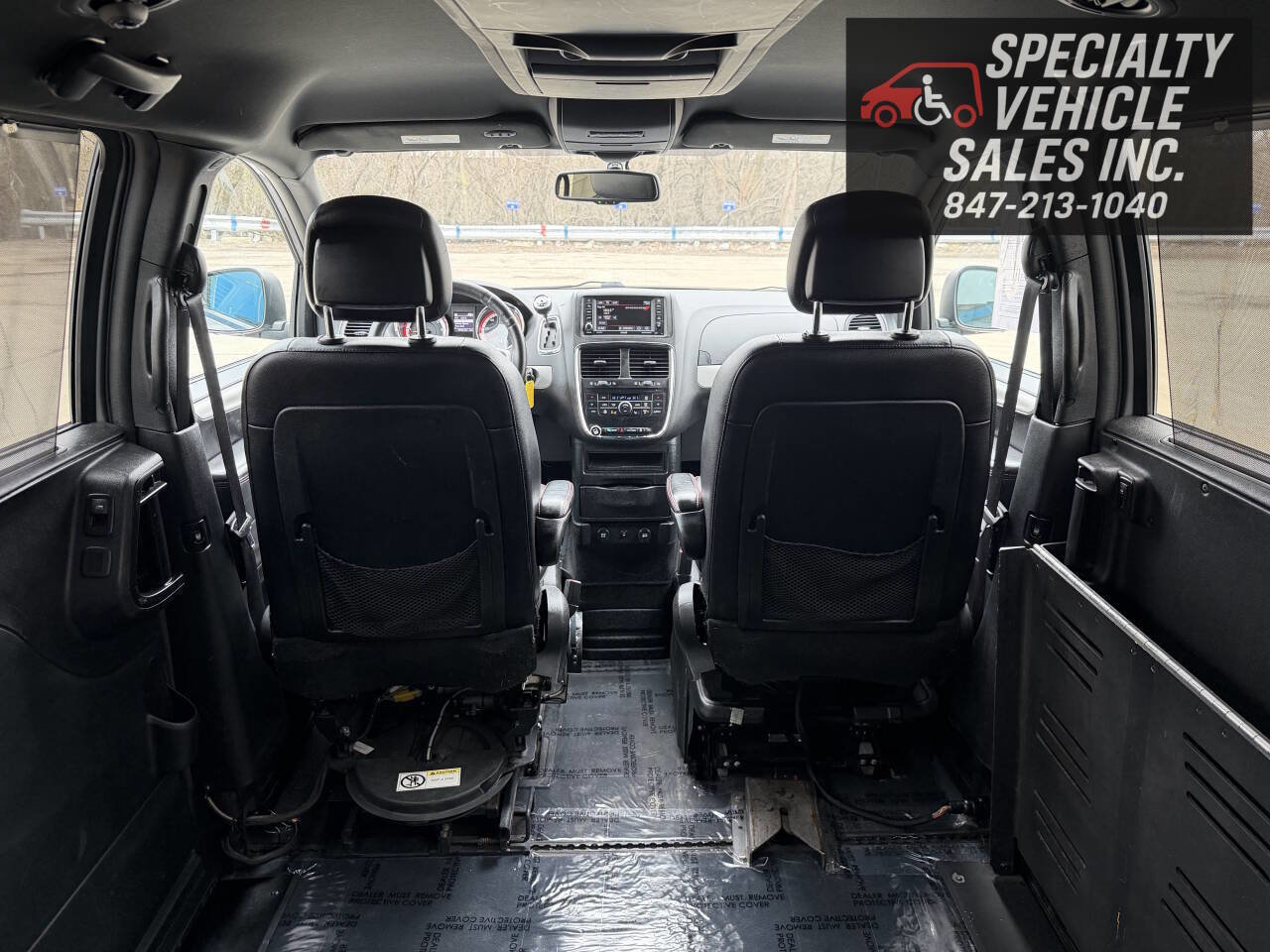Used 2014 Dodge Grand Caravan R/T image 34