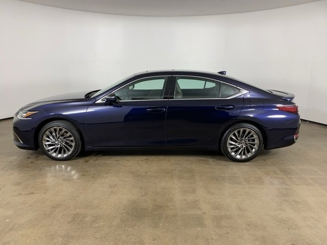 Used 2025 Lexus ES 300h w/ Accessory Package (Z2) image 16