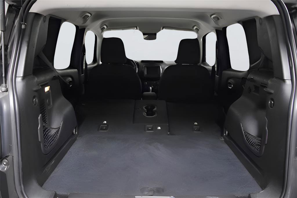 Used 2018 Jeep Renegade Latitude w/ Safety & Security Group AWD/4WD image 35