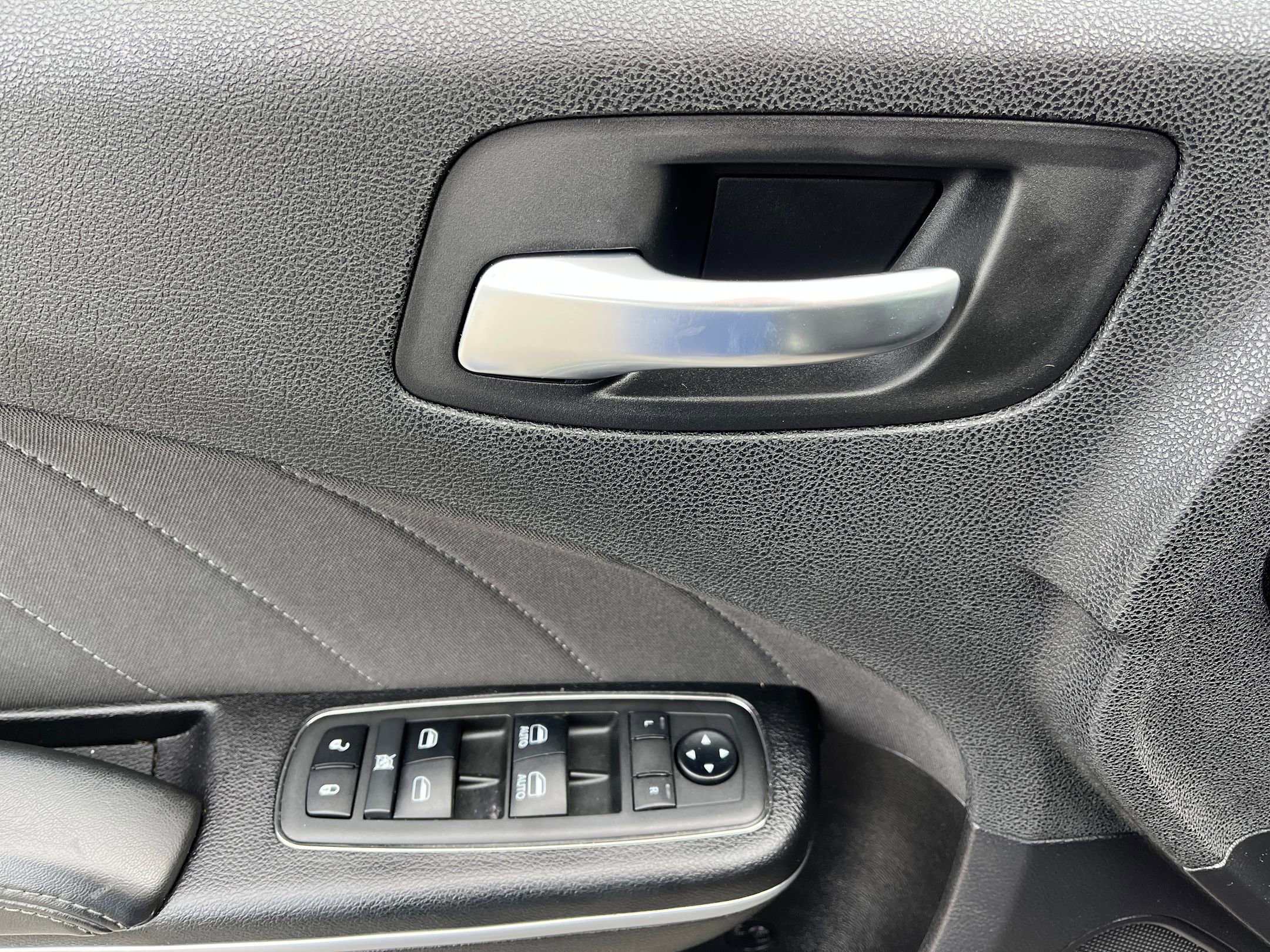 Used 2019 Dodge Charger SXT image 25