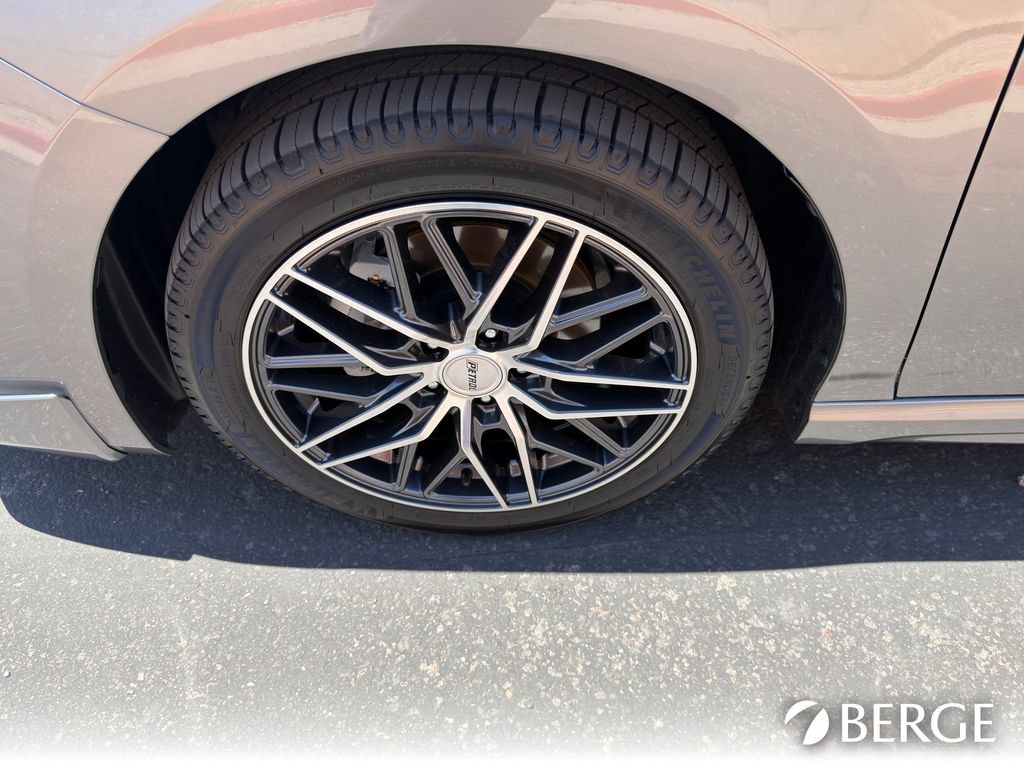Used 2025 Toyota Camry XSE FWD image 11