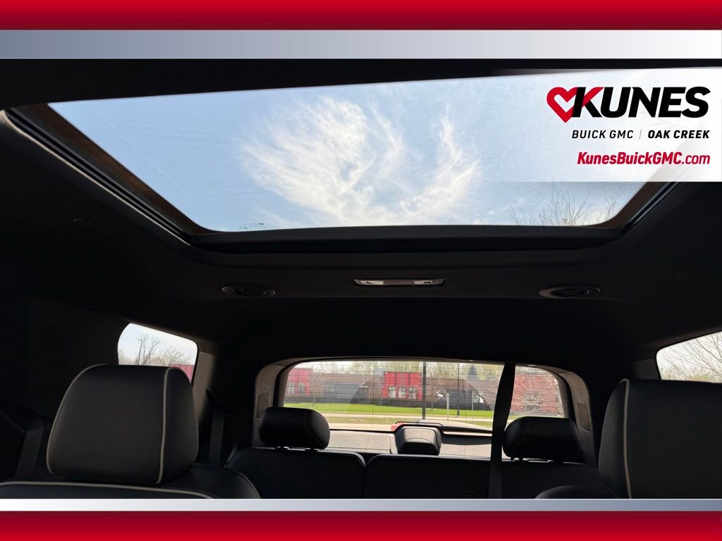 Used 2022 Chevrolet Traverse Premier w/ Redline Edition AWD/4WD image 25