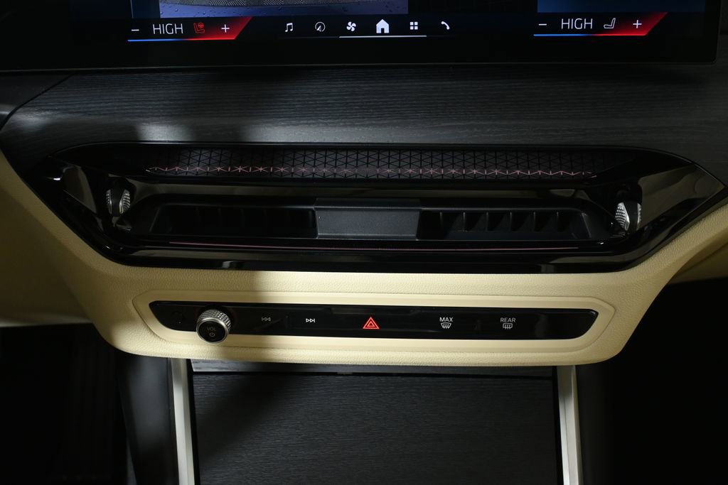 Used 2026 BMW 330i xDrive Sedan w/ Premium Package image 24