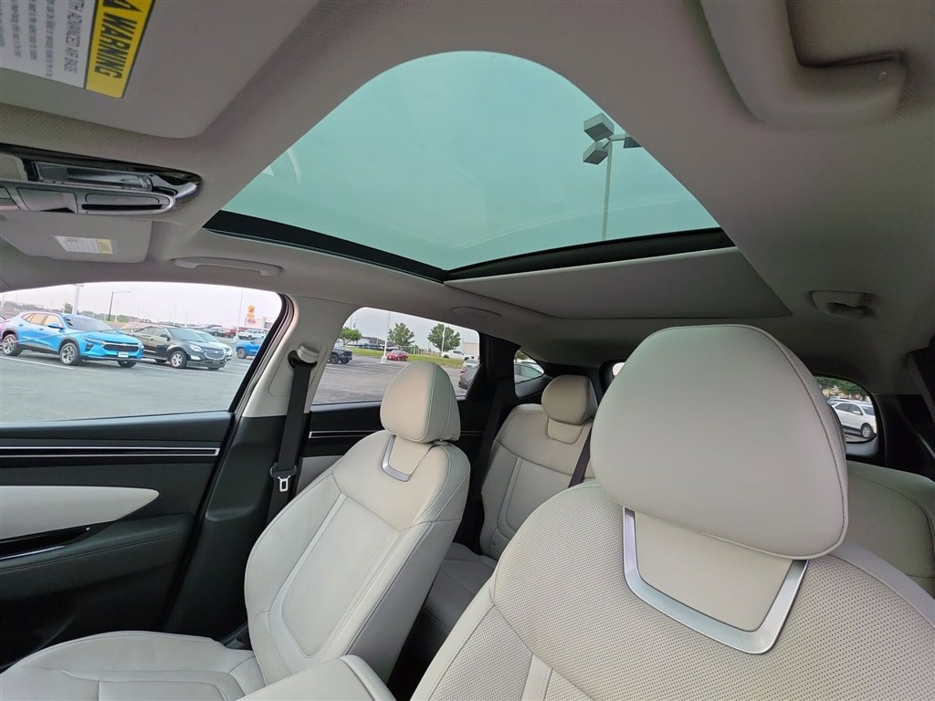Used 2022 Hyundai Tucson Limited w/ Cargo Package image 16