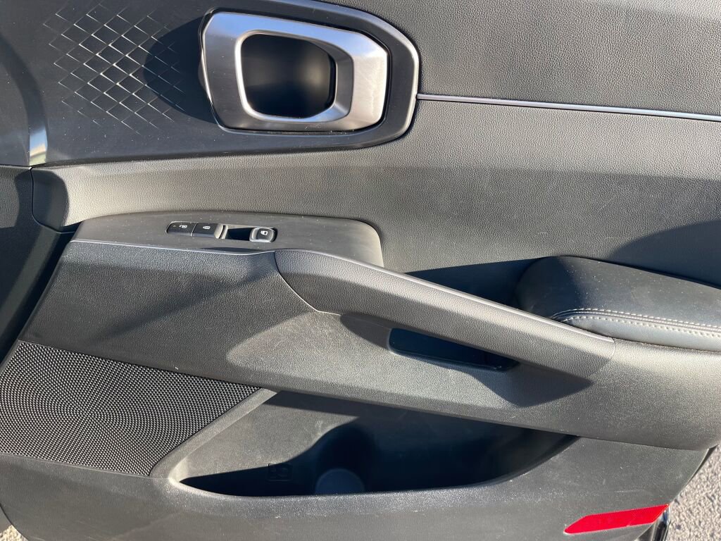 Used 2024 Kia Sorento S image 25