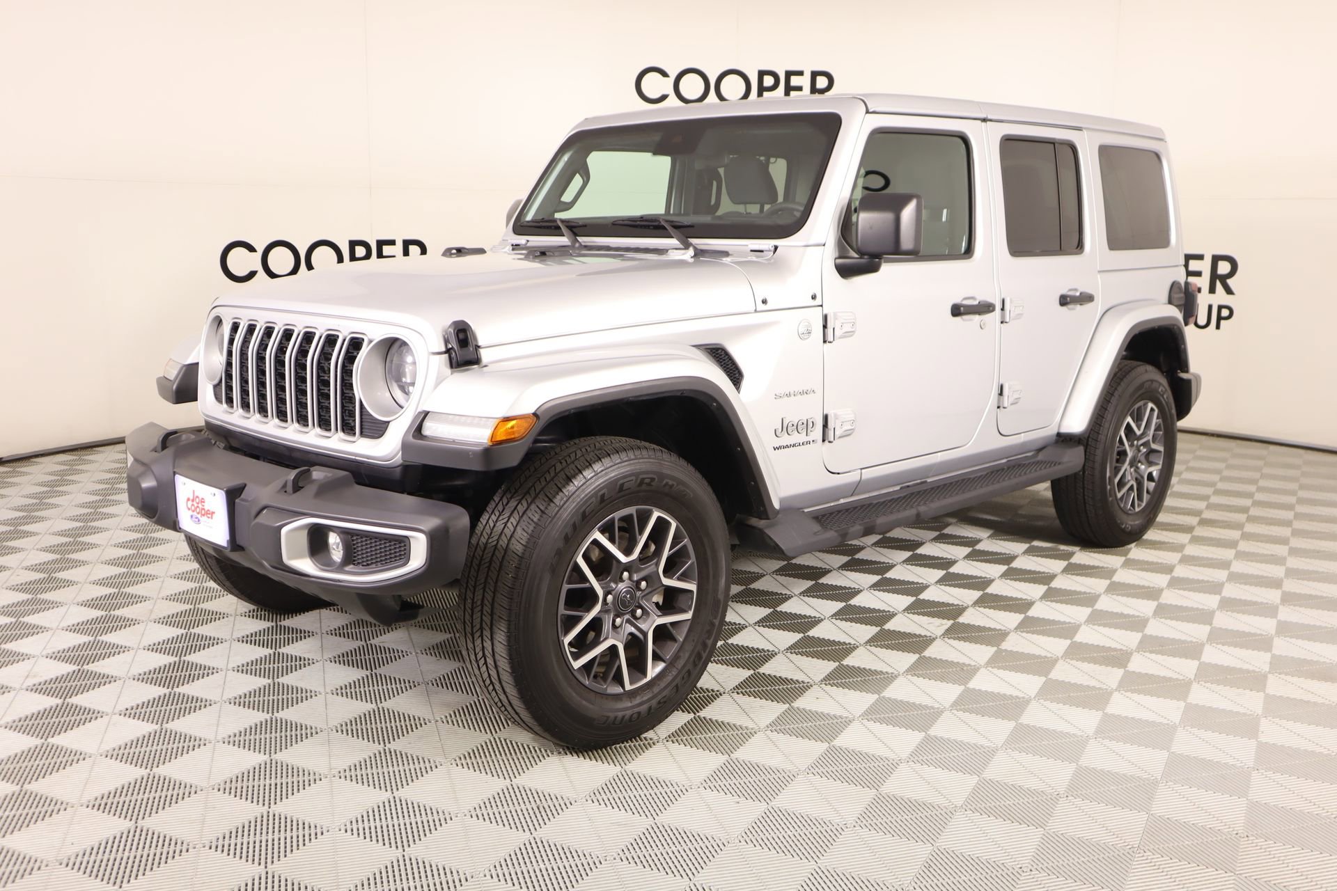 Used 2024 Jeep Wrangler Sahara AWD/4WD image 10