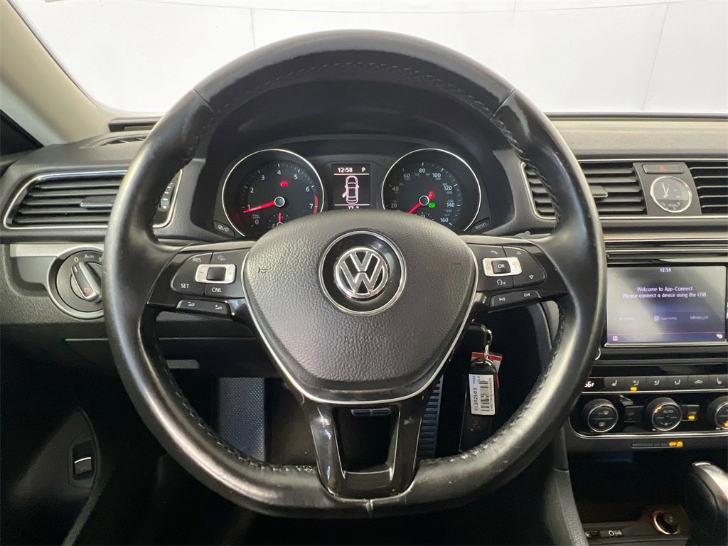 Used 2017 Volkswagen Passat 1.8T R-Line image 11