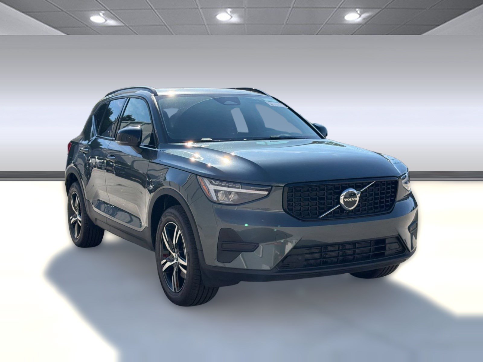 New 2026 Volvo XC40 B4 Core w/ Climate Package FWD image 7