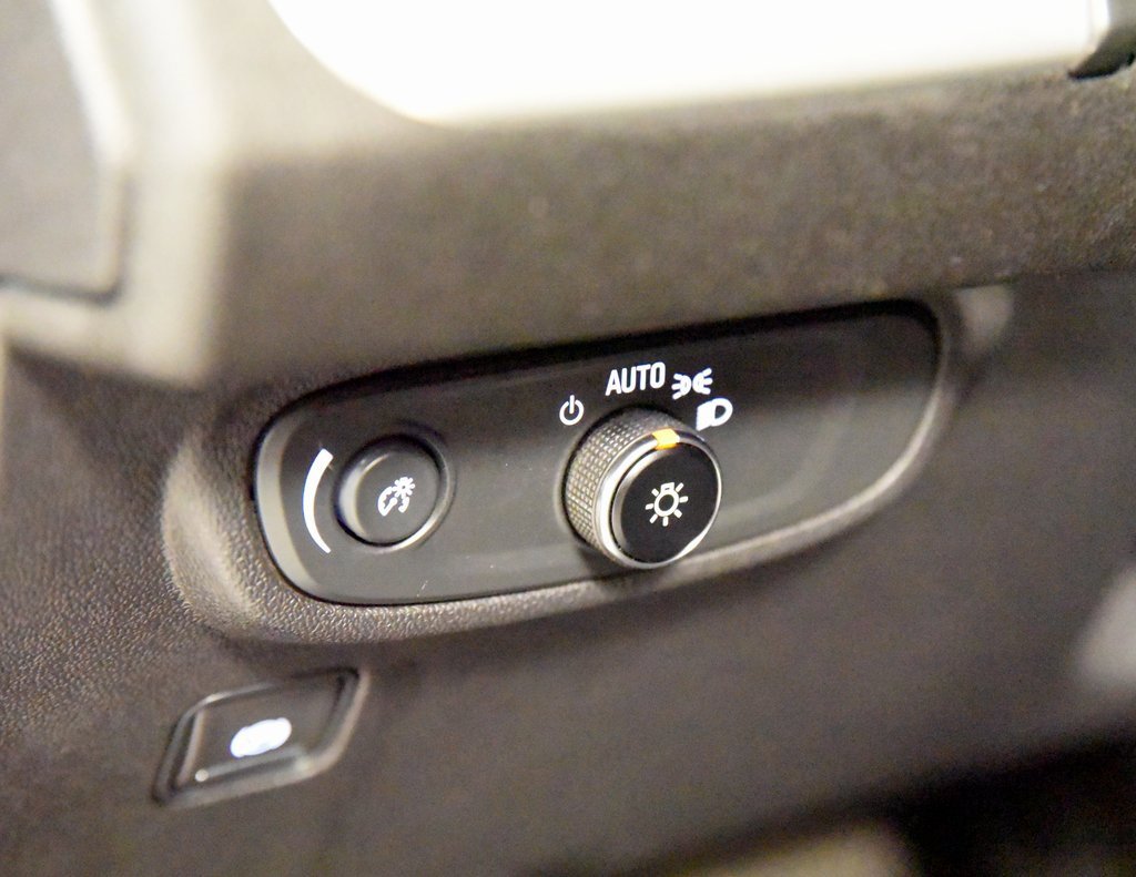 Used 2023 GMC Terrain SLE image 18