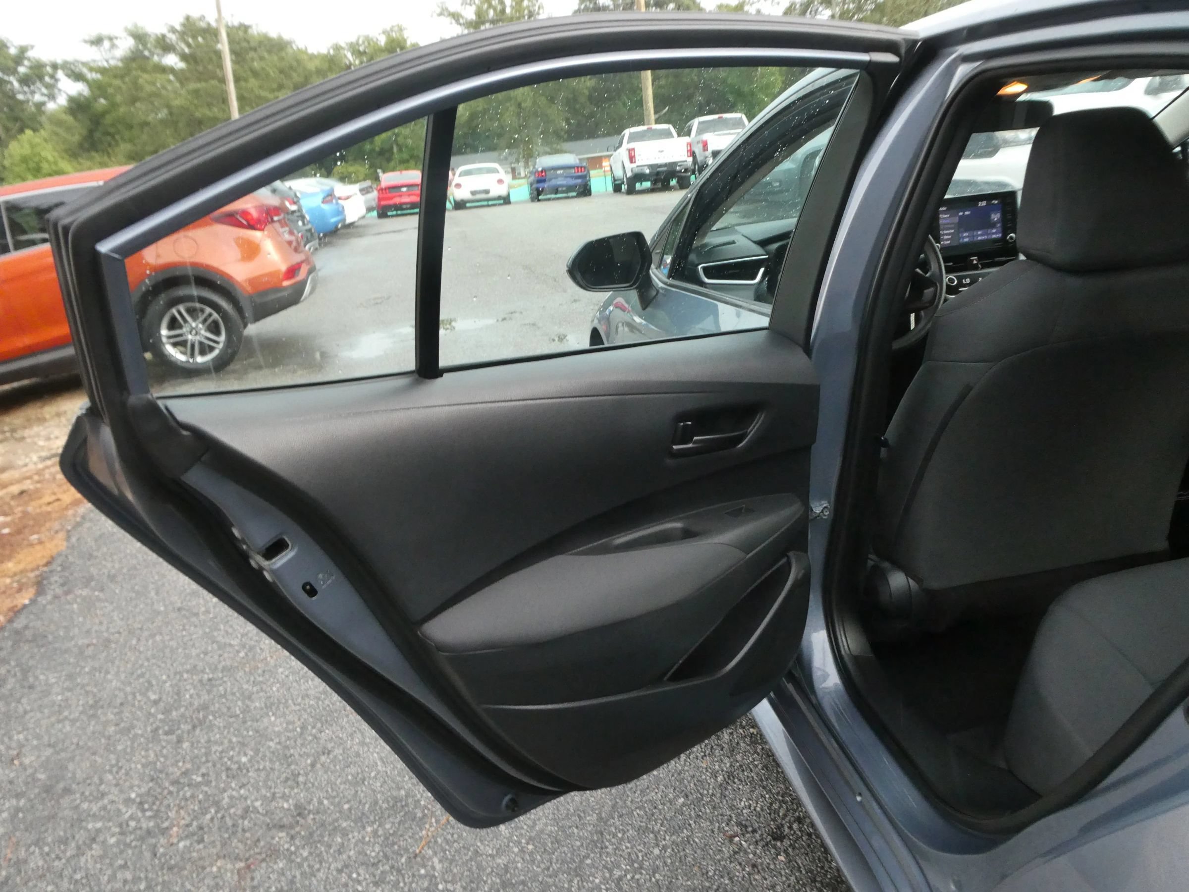Used 2022 Toyota Corolla LE FWD image 25