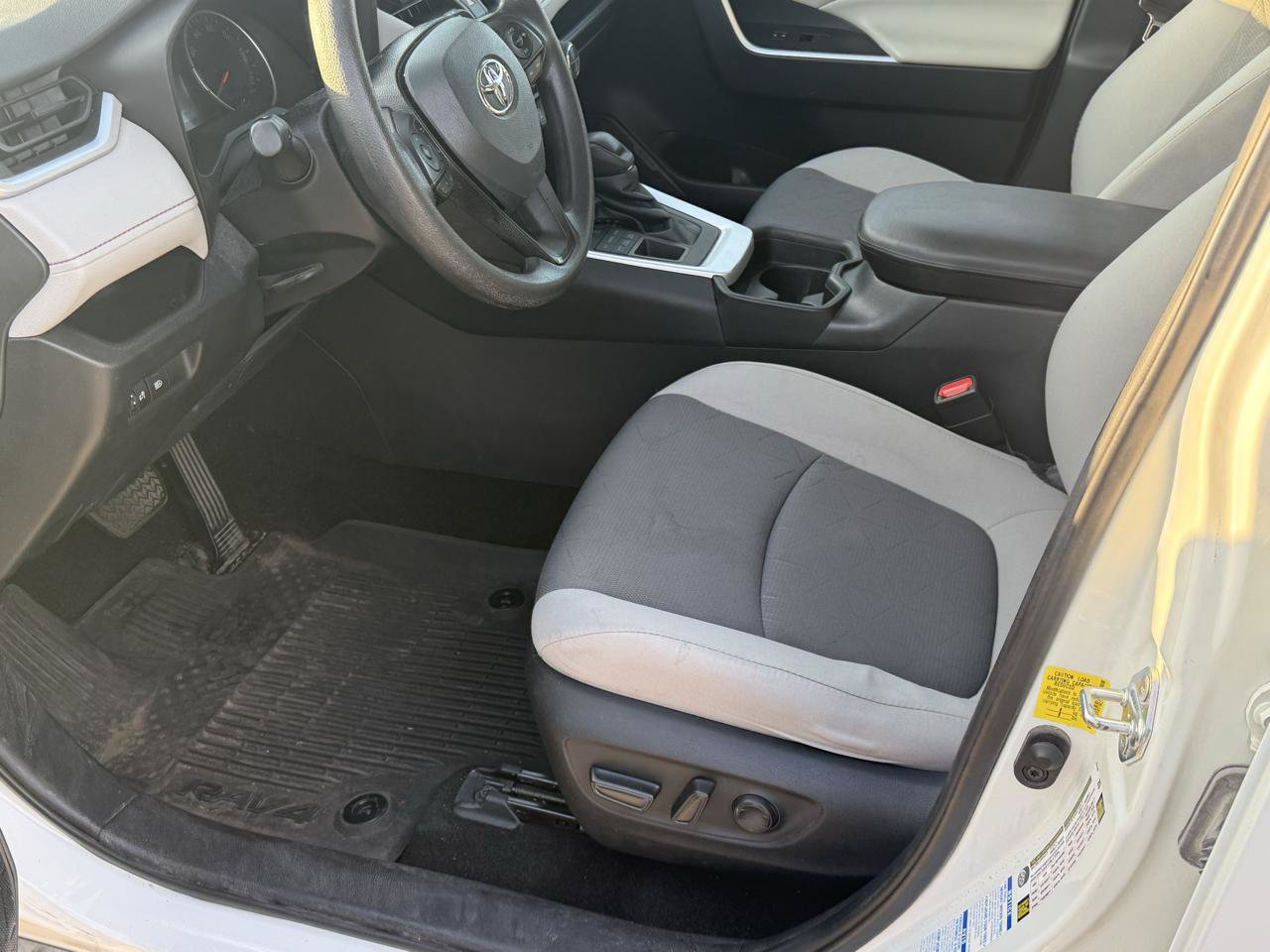 Used 2021 Toyota RAV4 XLE AWD/4WD image 7