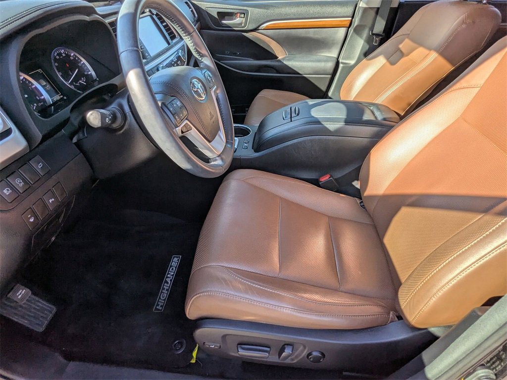 Used 2018 Toyota Highlander Limited Platinum image 15
