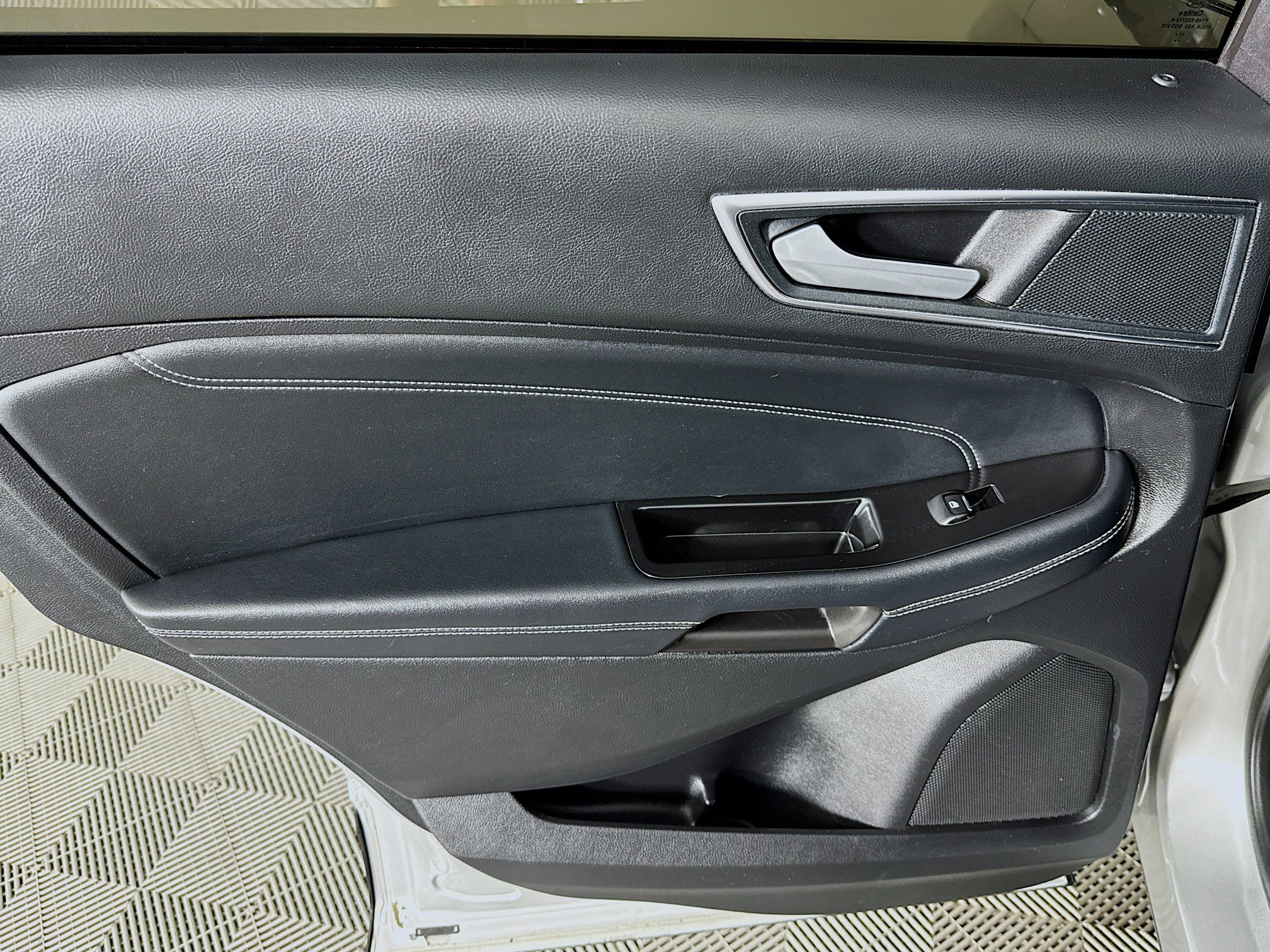 Used 2018 Ford Edge Titanium FWD image 25