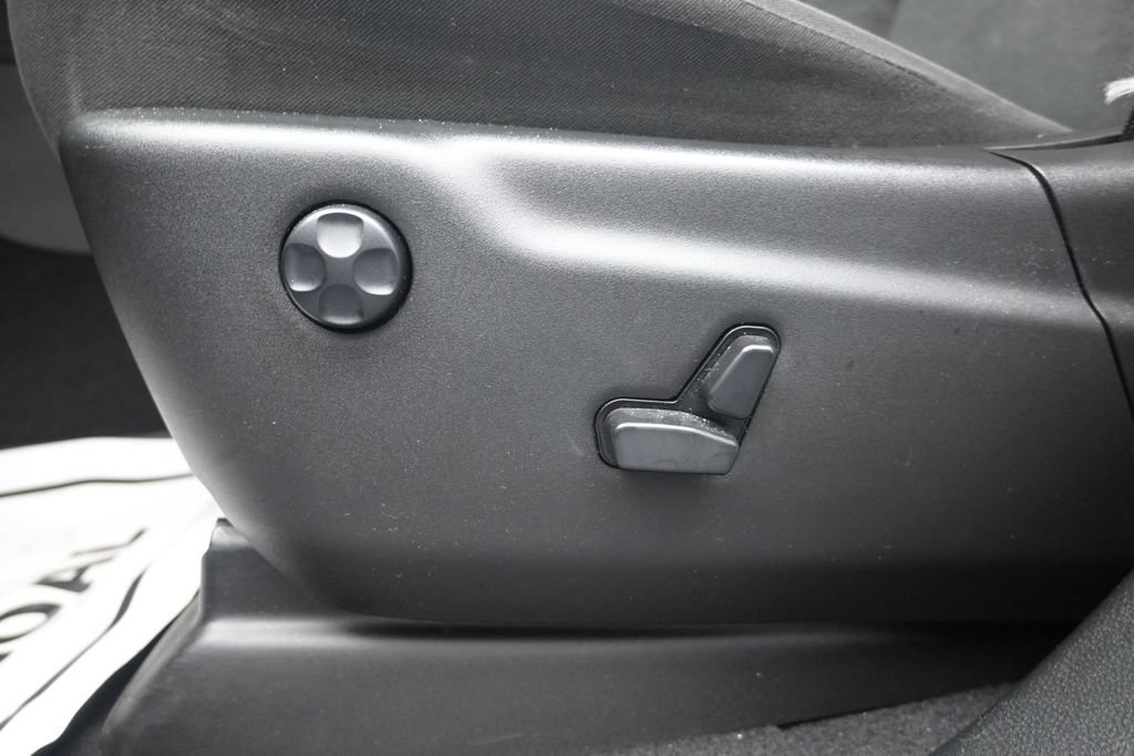 Used 2024 Dodge Durango SXT w/ 3rd Row Seating Group RWD image 11