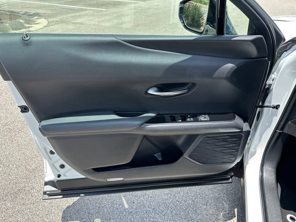 Used 2021 Lexus UX 200 w/ Accessory Package (Z2) FWD image 17