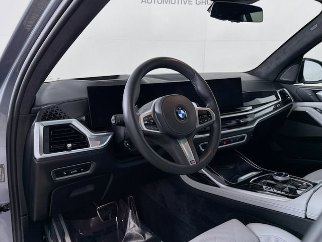 Used 2024 BMW X7 xDrive40i w/ M Sport Package image 9