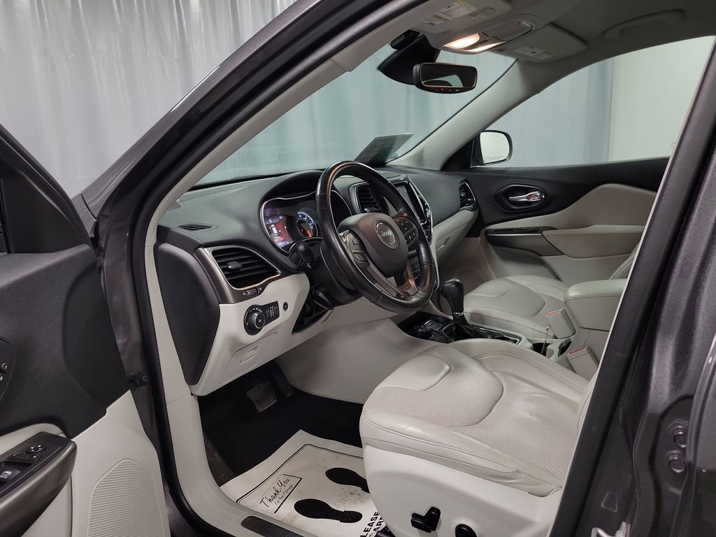 Used 2020 Jeep Cherokee Limited w/ Technology Group image 13