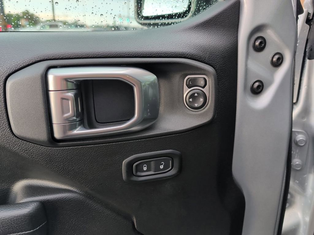 Used 2024 Jeep Wrangler Unlimited w/ Convenience Group AWD/4WD image 32
