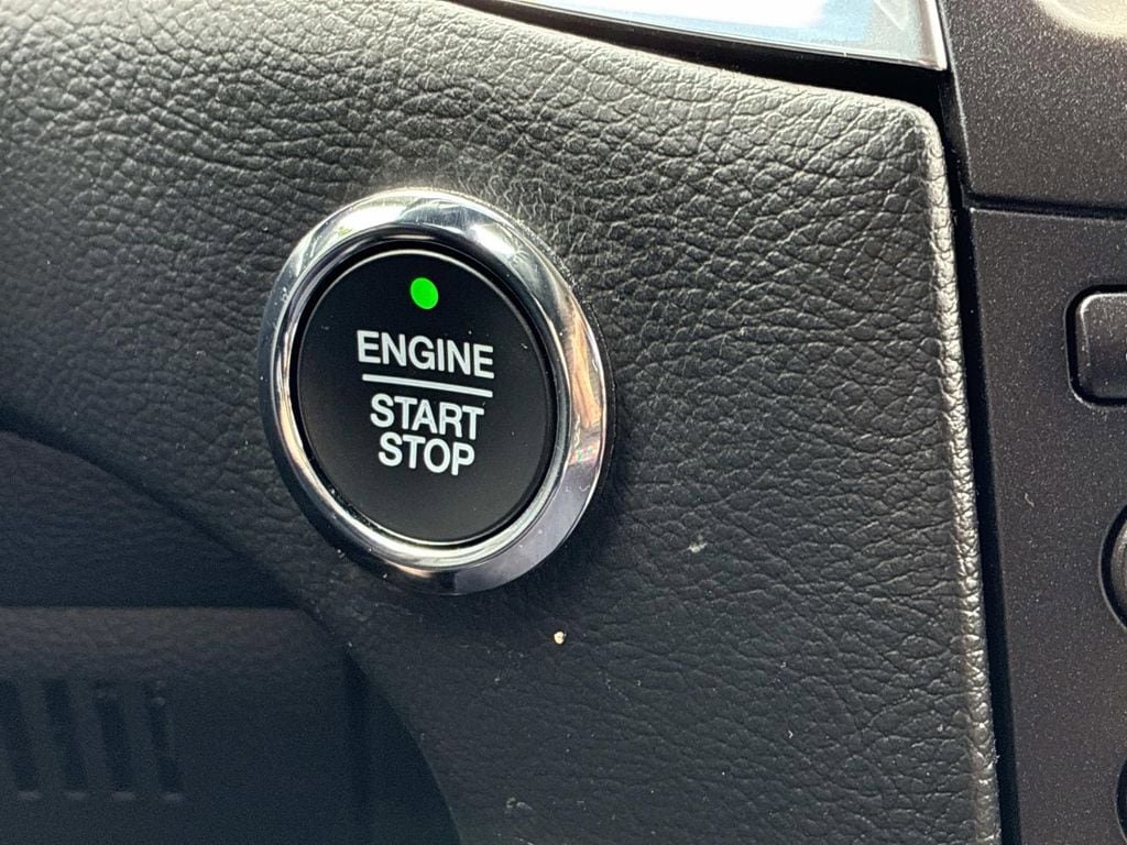 Used 2019 Ford Edge Titanium w/ Equipment Group 301A AWD/4WD image 31
