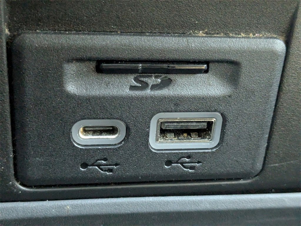 Used 2021 GMC Yukon Denali w/ Denali Premium Package image 24