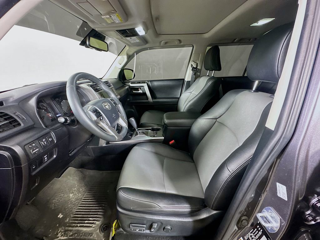 Used 2021 Toyota 4Runner SR5 Premium w/ Moonroof Package RWD image 15