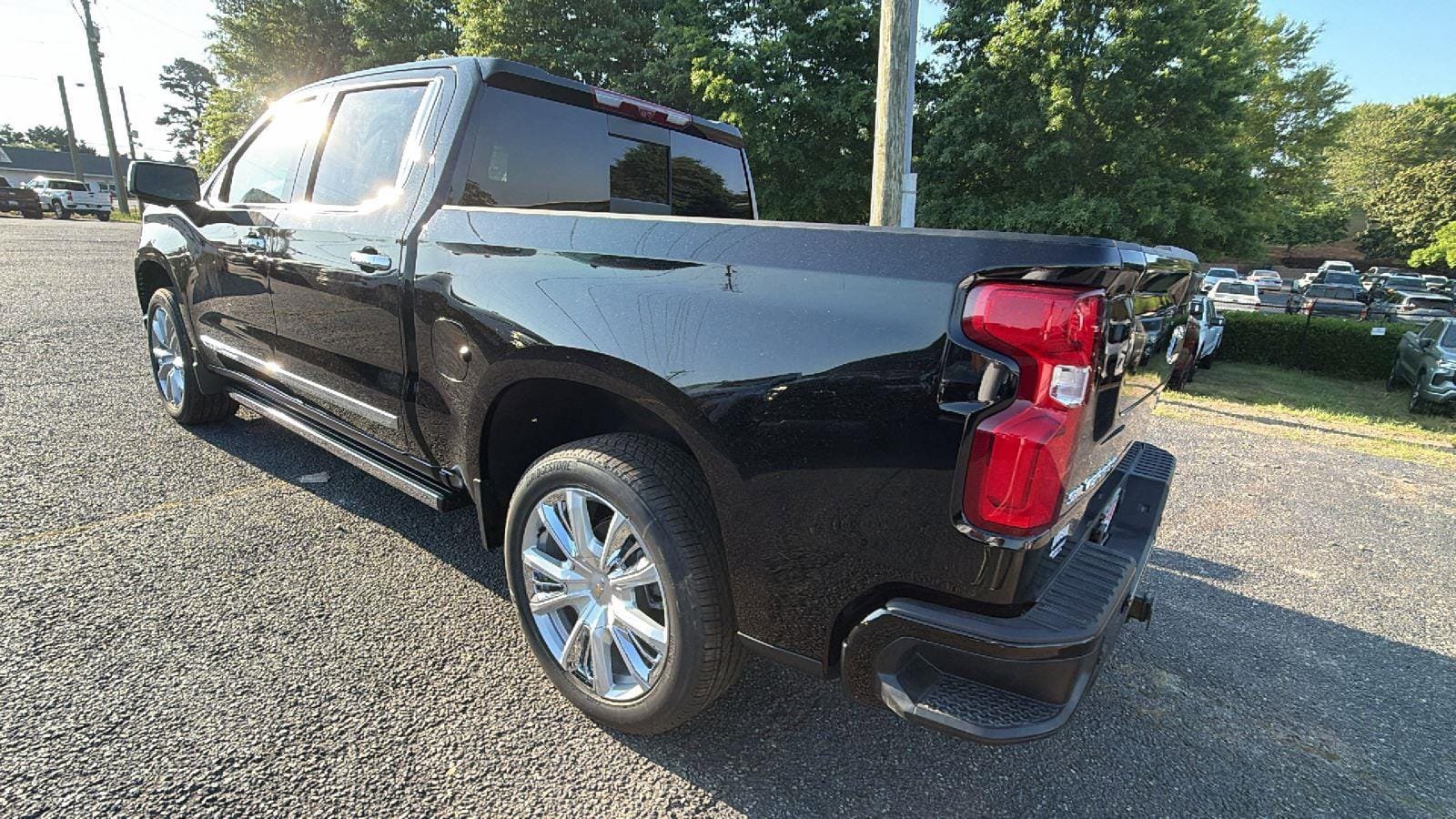 New 2026 Chevrolet Silverado 1500 High Country AWD/4WD image 7
