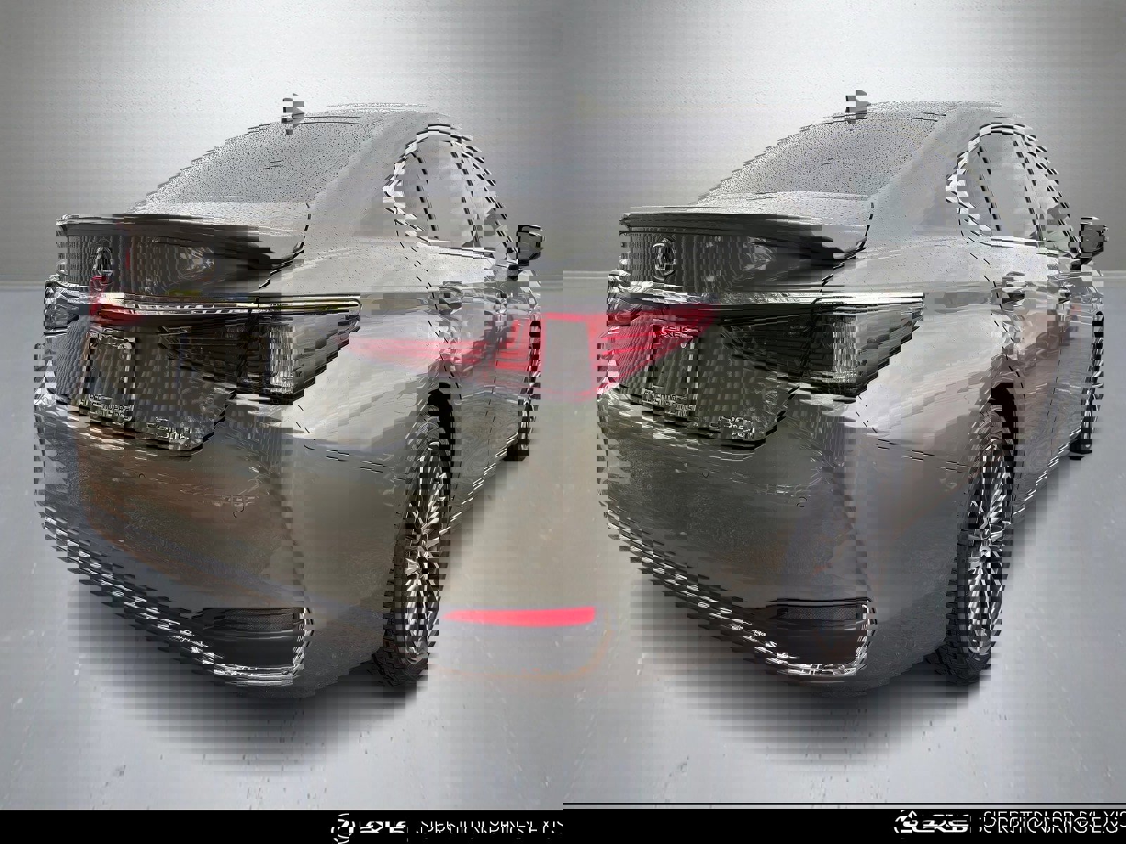 Used 2025 Lexus ES 300h w/ Premium Package image 3