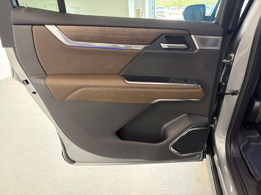 New 2027 GMC Acadia Denali Ultimate w/ LPO, Floor Liner Package FWD image 9