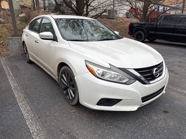 Used 2017 Nissan Altima 2.5 SL w/ Moonroof Package image 3