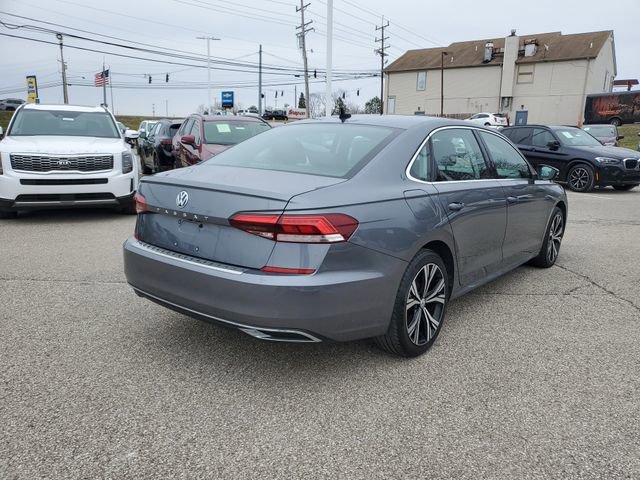 Used 2022 Volkswagen Passat 2.0T SE image 4