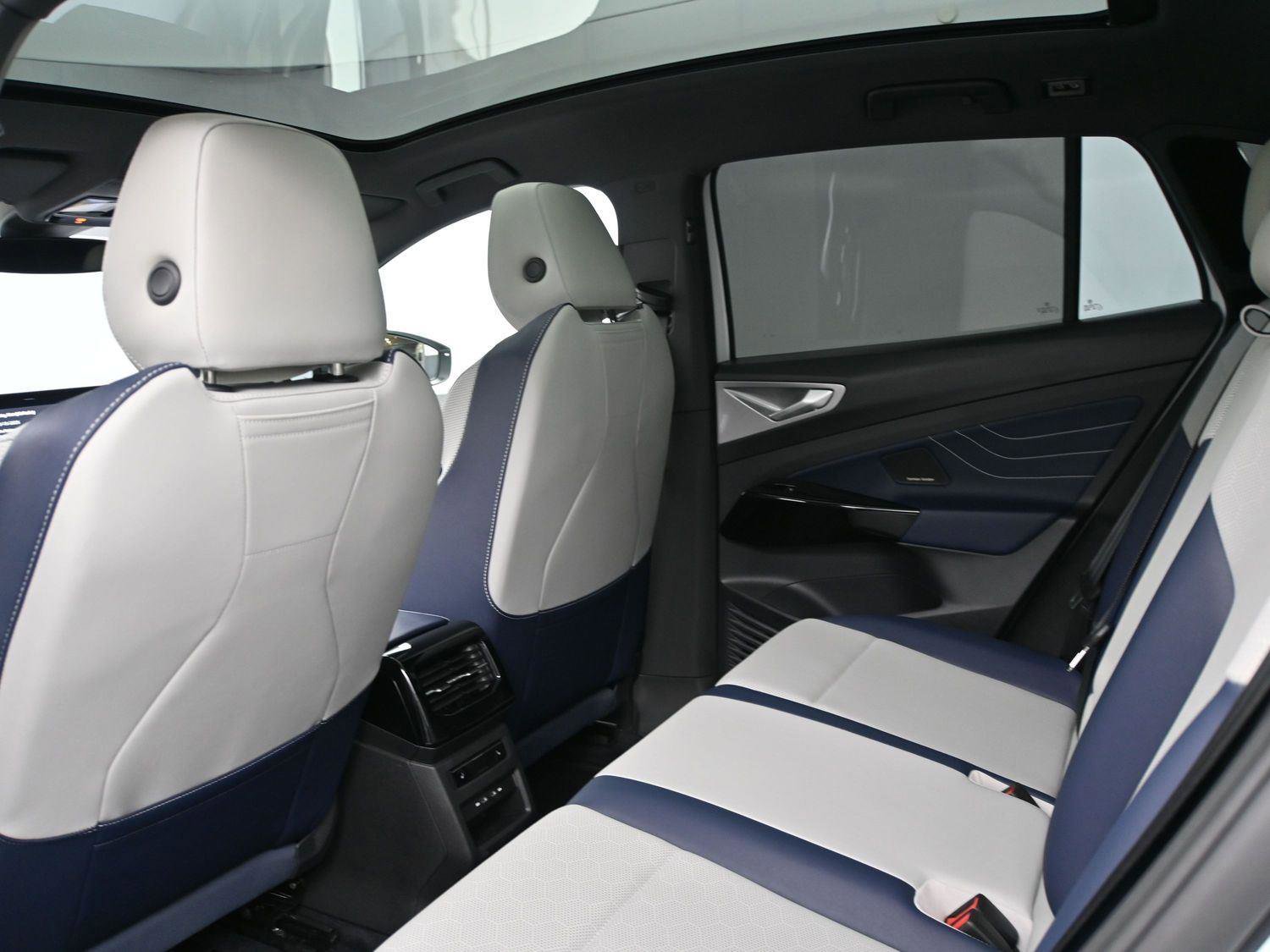 Used 2025 Volkswagen ID.4 Pro S Plus image 10