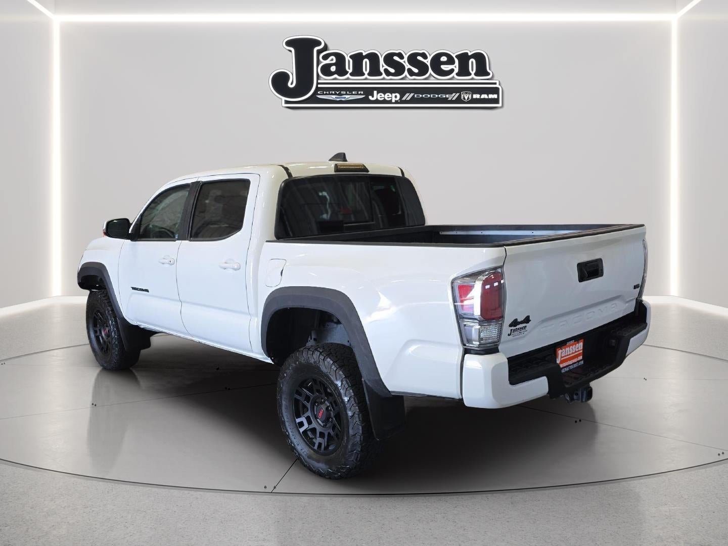 Used 2021 Toyota Tacoma SR5 w/ Trail Edition AWD/4WD image 3
