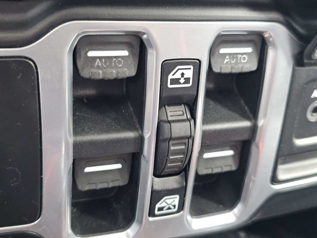 Used 2018 Jeep Wrangler Unlimited Sport S AWD/4WD image 22