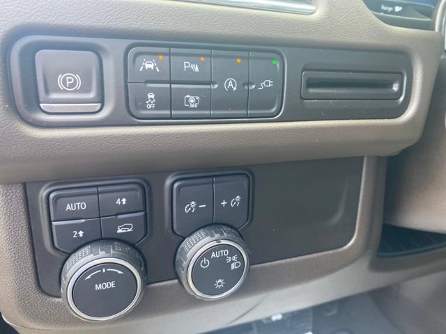 Used 2022 Chevrolet Suburban LT w/ Luxury Package AWD/4WD image 14