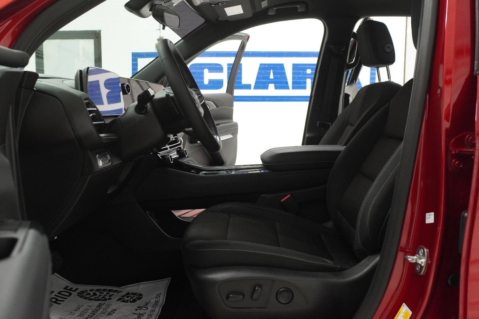 Used 2024 Chevrolet Traverse LT w/ Midnight/Sport Edition image 17