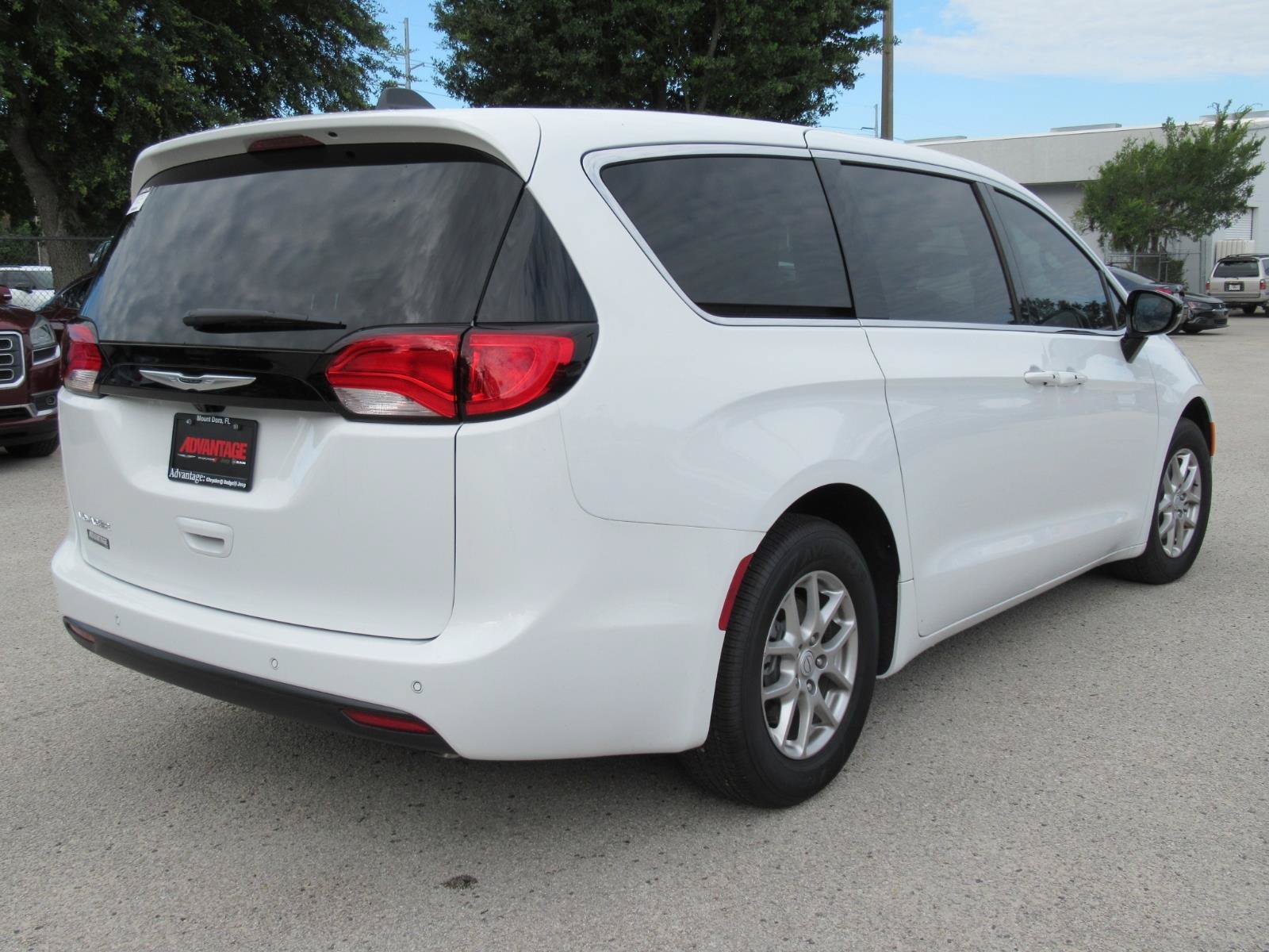 New 2026 Chrysler Voyager LX FWD image 7
