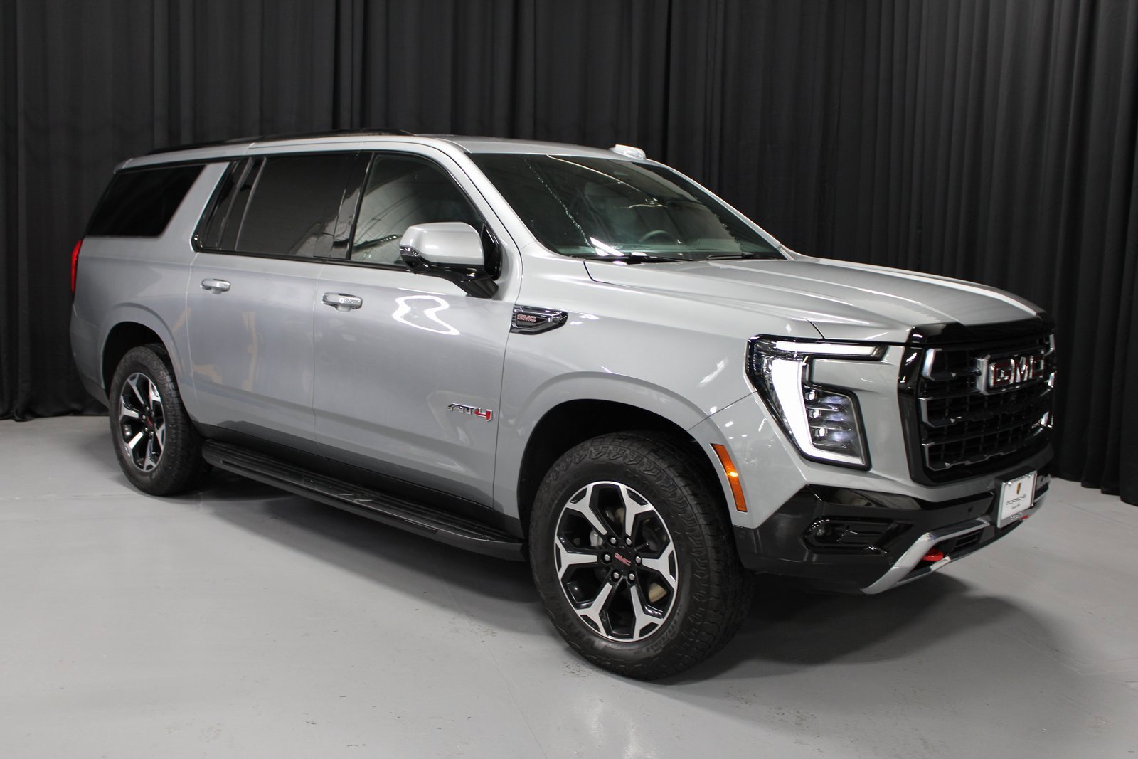 Used 2025 GMC Yukon XL AT4 w/ Premium Trailering Package image 9