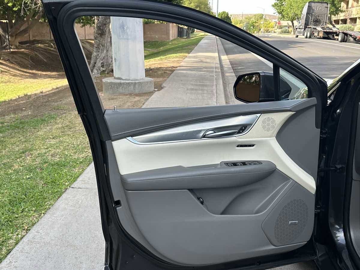 Used 2017 Cadillac XT5 Luxury w/ Driver Awareness Package image 51