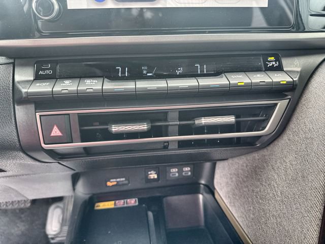 Used 2025 Toyota Camry LE FWD image 27