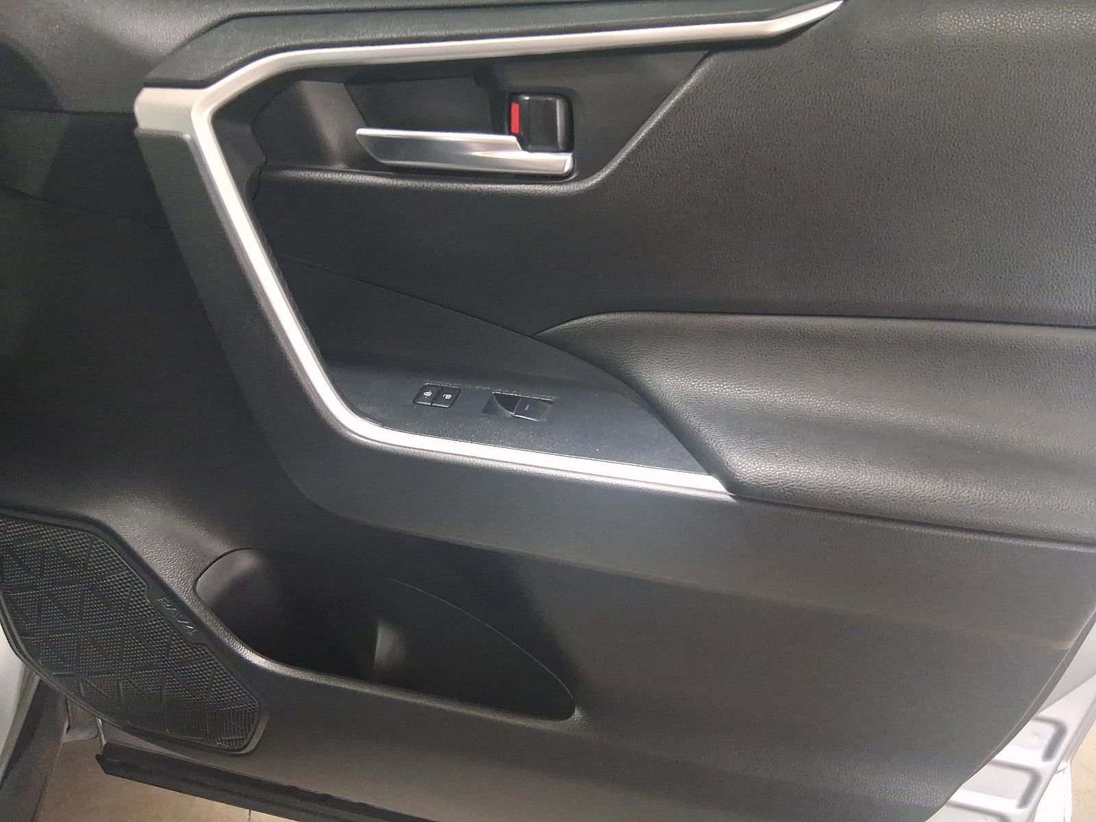 Used 2022 Toyota RAV4 SE AWD/4WD image 19