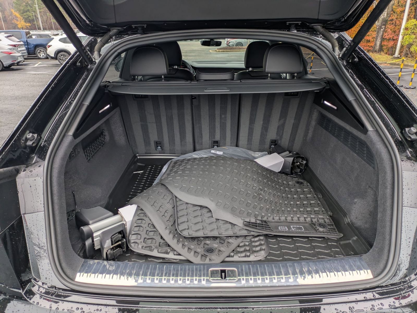 Used 2025 Audi Q8 Prestige w/ Prestige Package image 27