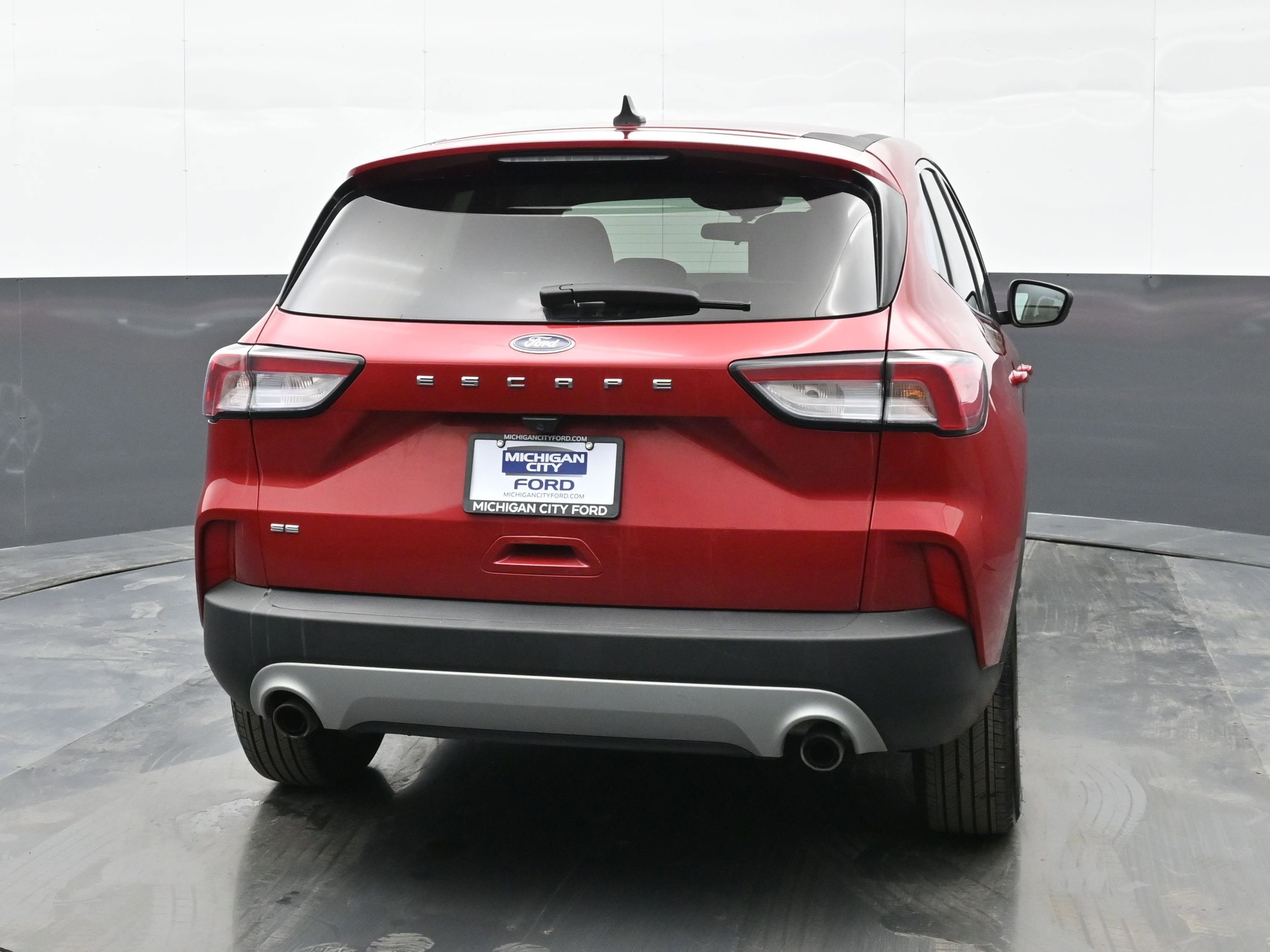 Used 2022 Ford Escape SE w/ Convenience Package image 3